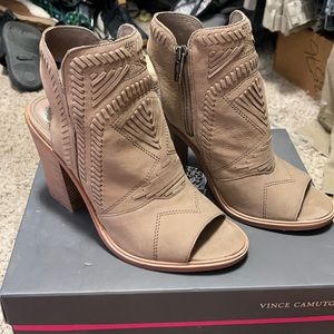 NWOT Vince Camuto Karinta booties 8.5
